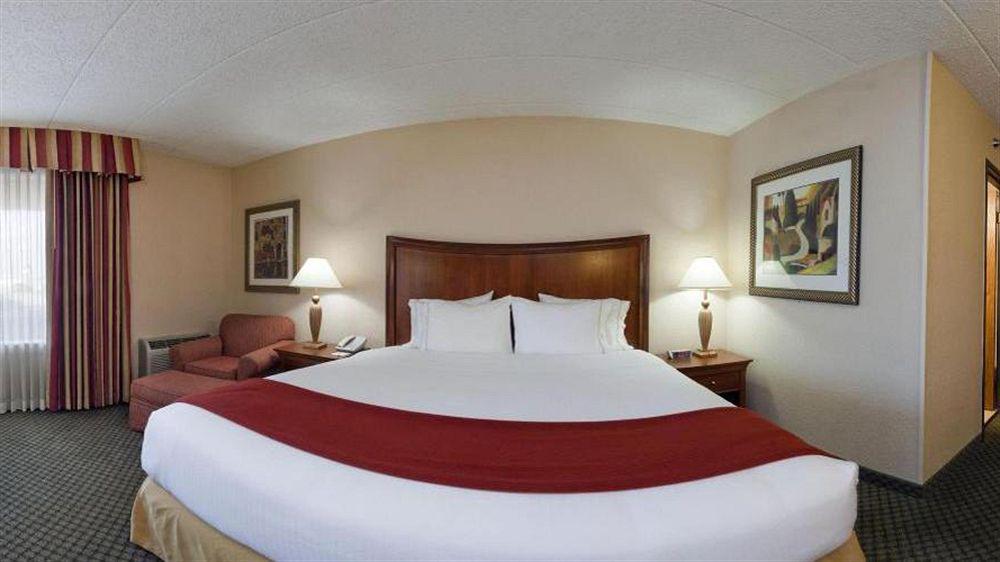 Holiday Inn Express Chicago-Downers Grove By Ihg Bagian luar foto