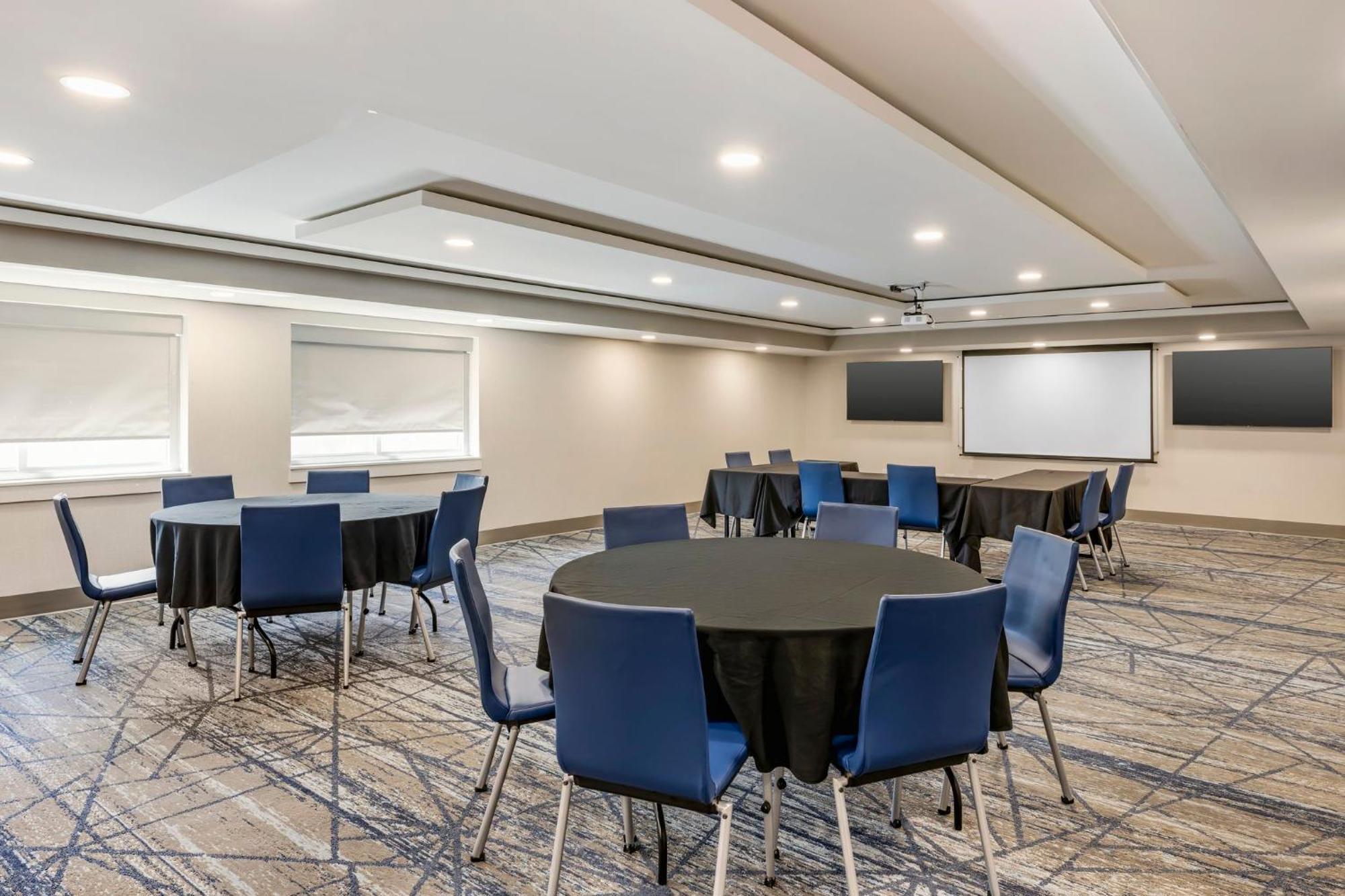 Holiday Inn Express Chicago-Downers Grove By Ihg Bagian luar foto
