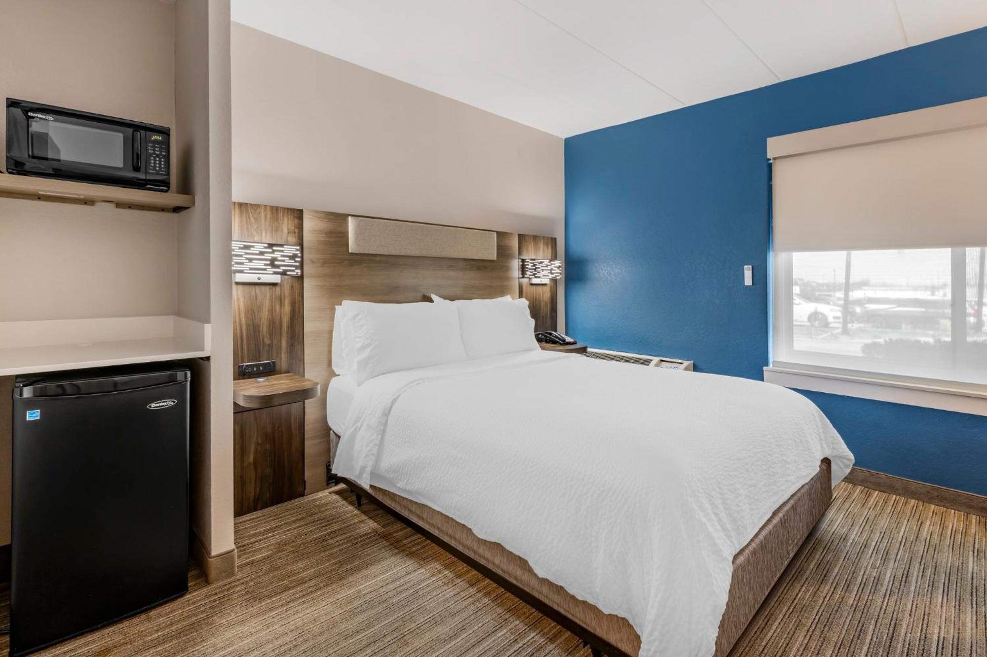 Holiday Inn Express Chicago-Downers Grove By Ihg Bagian luar foto
