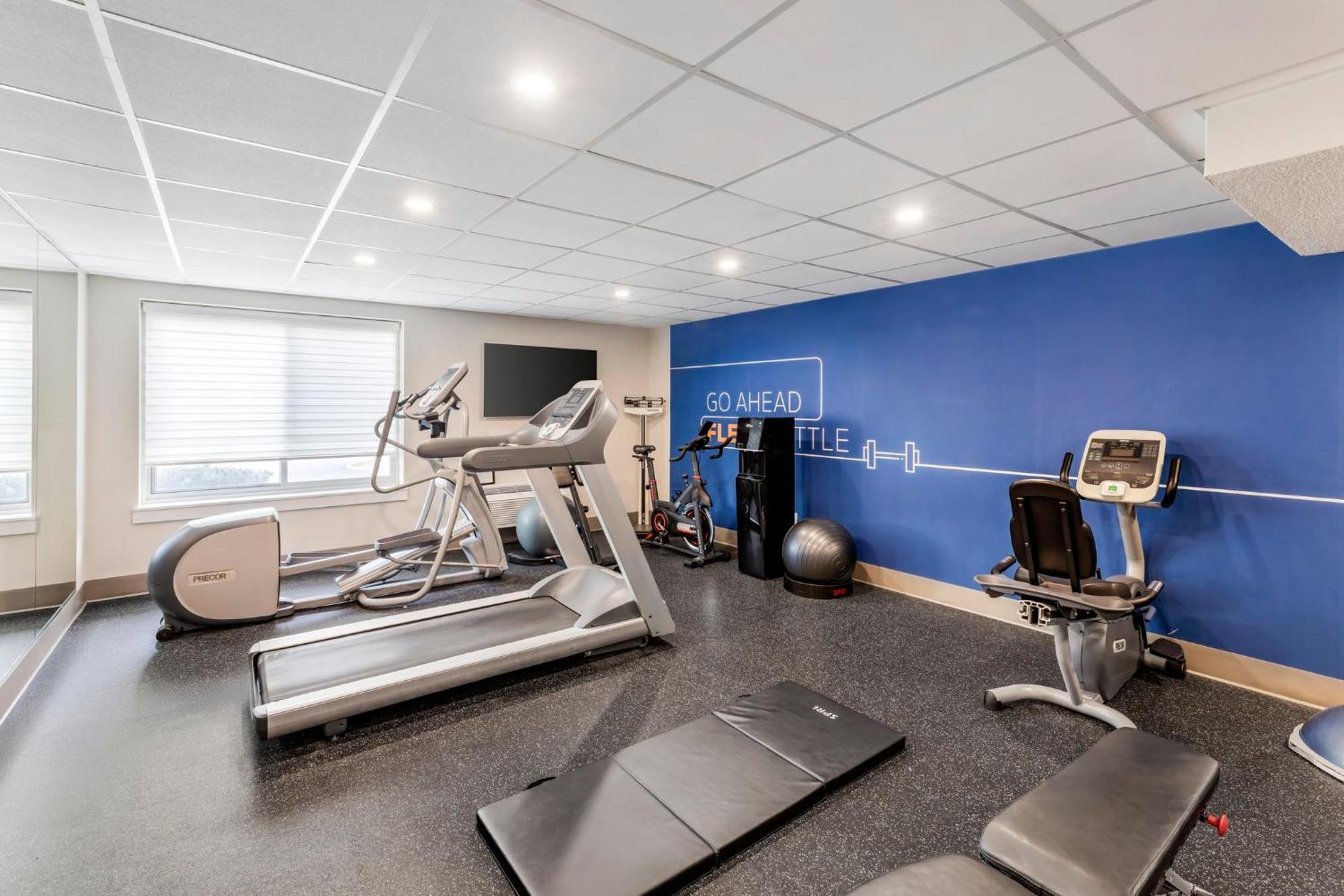 Holiday Inn Express Chicago-Downers Grove By Ihg Bagian luar foto