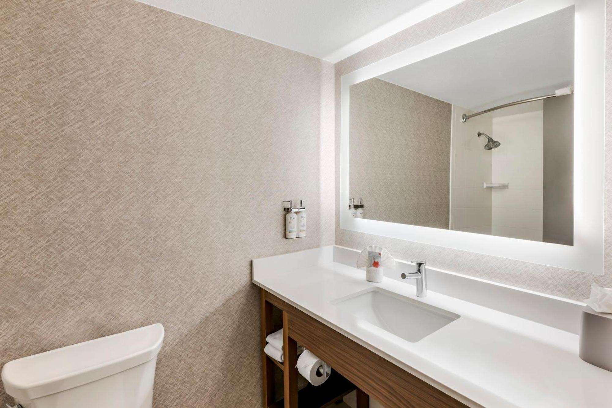 Holiday Inn Express Chicago-Downers Grove By Ihg Bagian luar foto