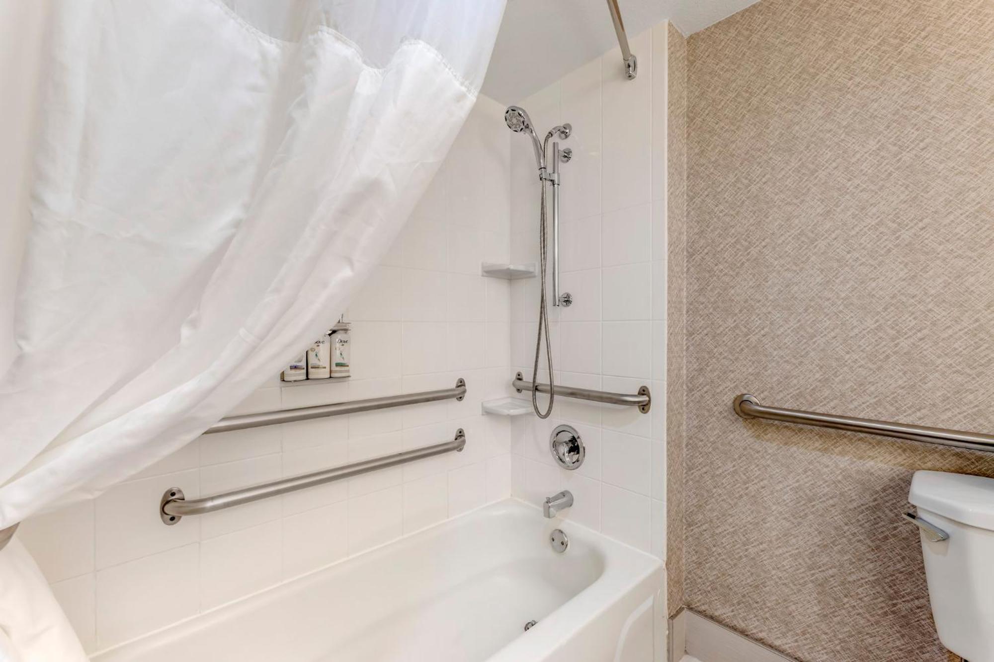 Holiday Inn Express Chicago-Downers Grove By Ihg Bagian luar foto