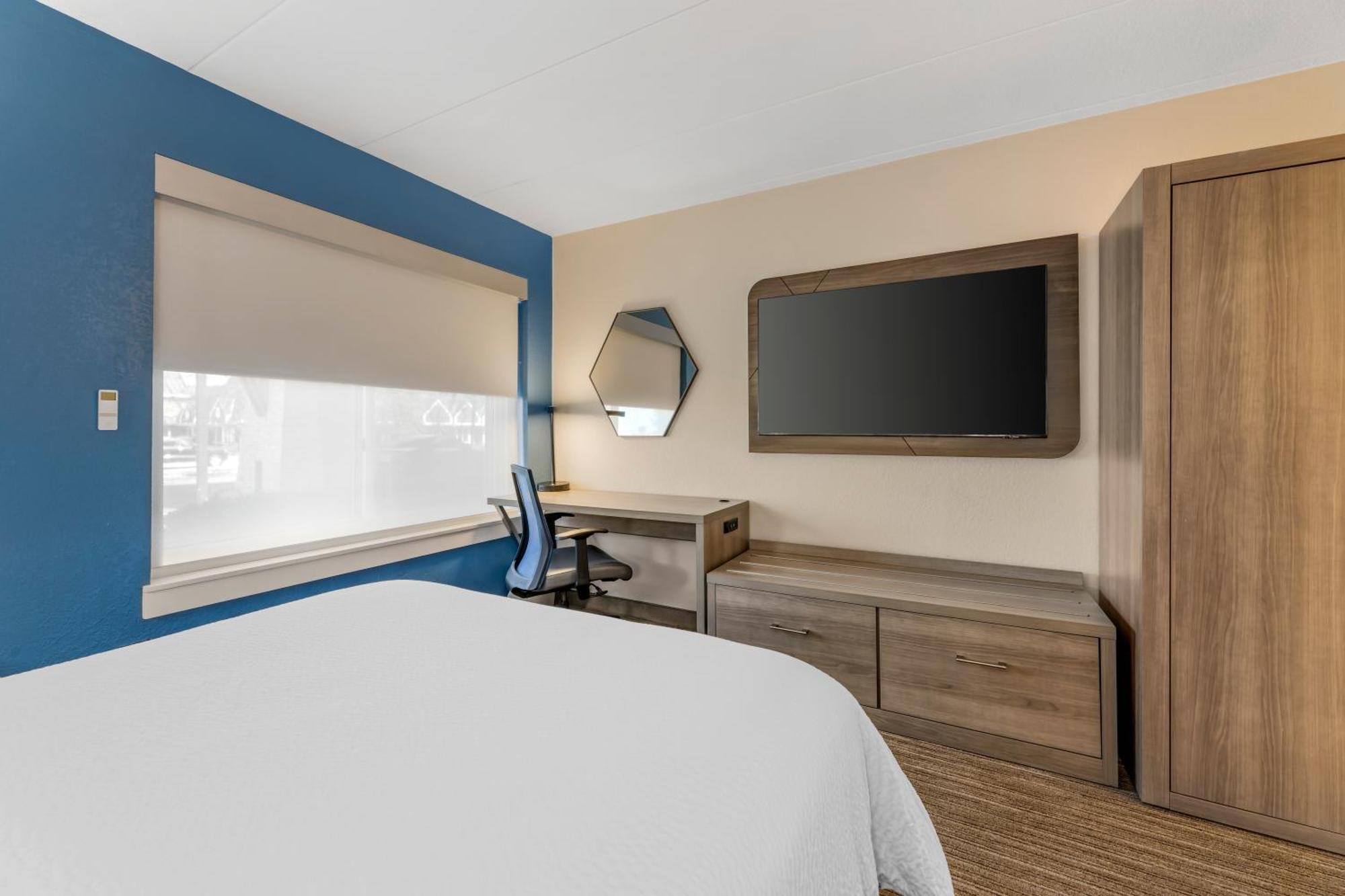 Holiday Inn Express Chicago-Downers Grove By Ihg Bagian luar foto