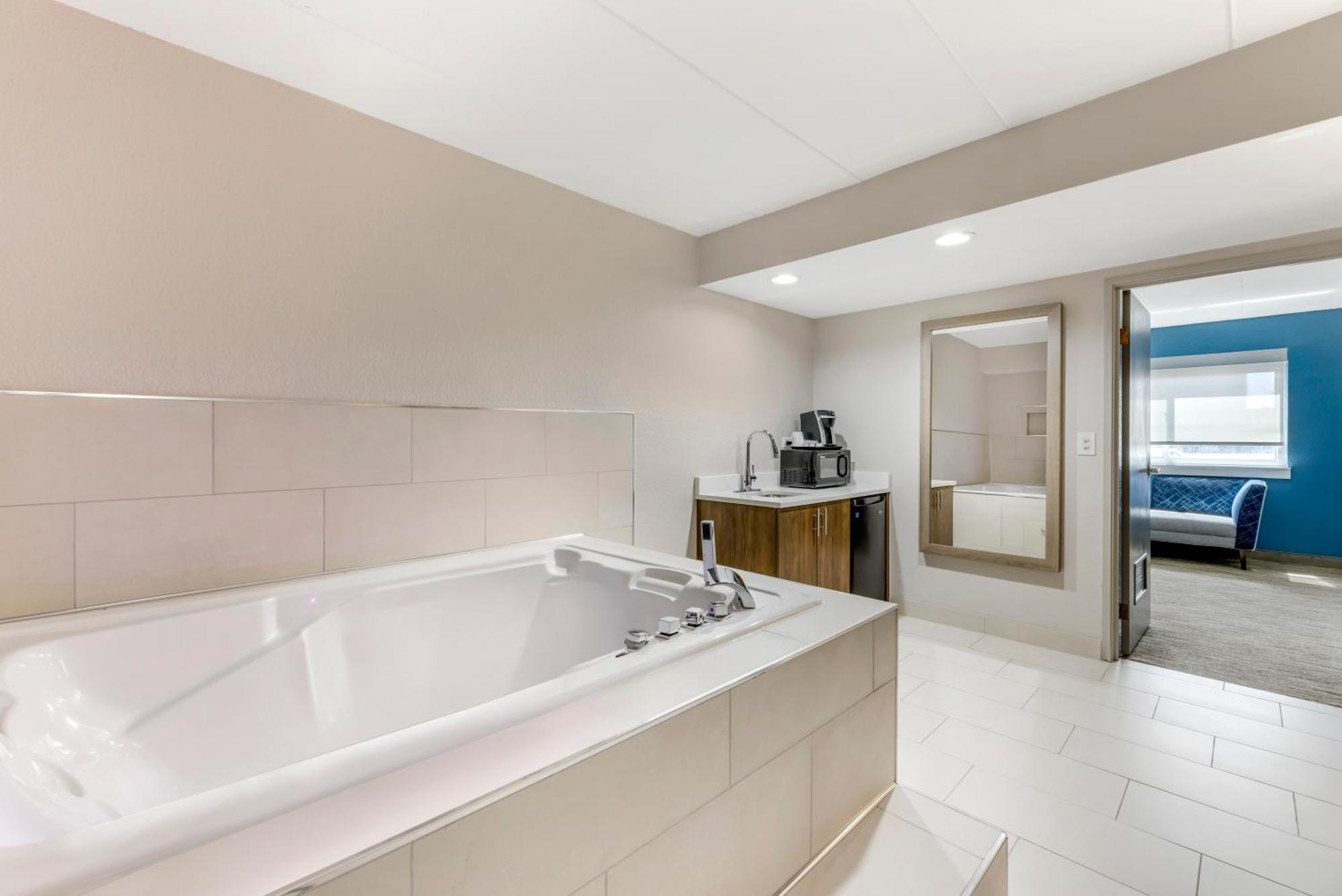Holiday Inn Express Chicago-Downers Grove By Ihg Bagian luar foto