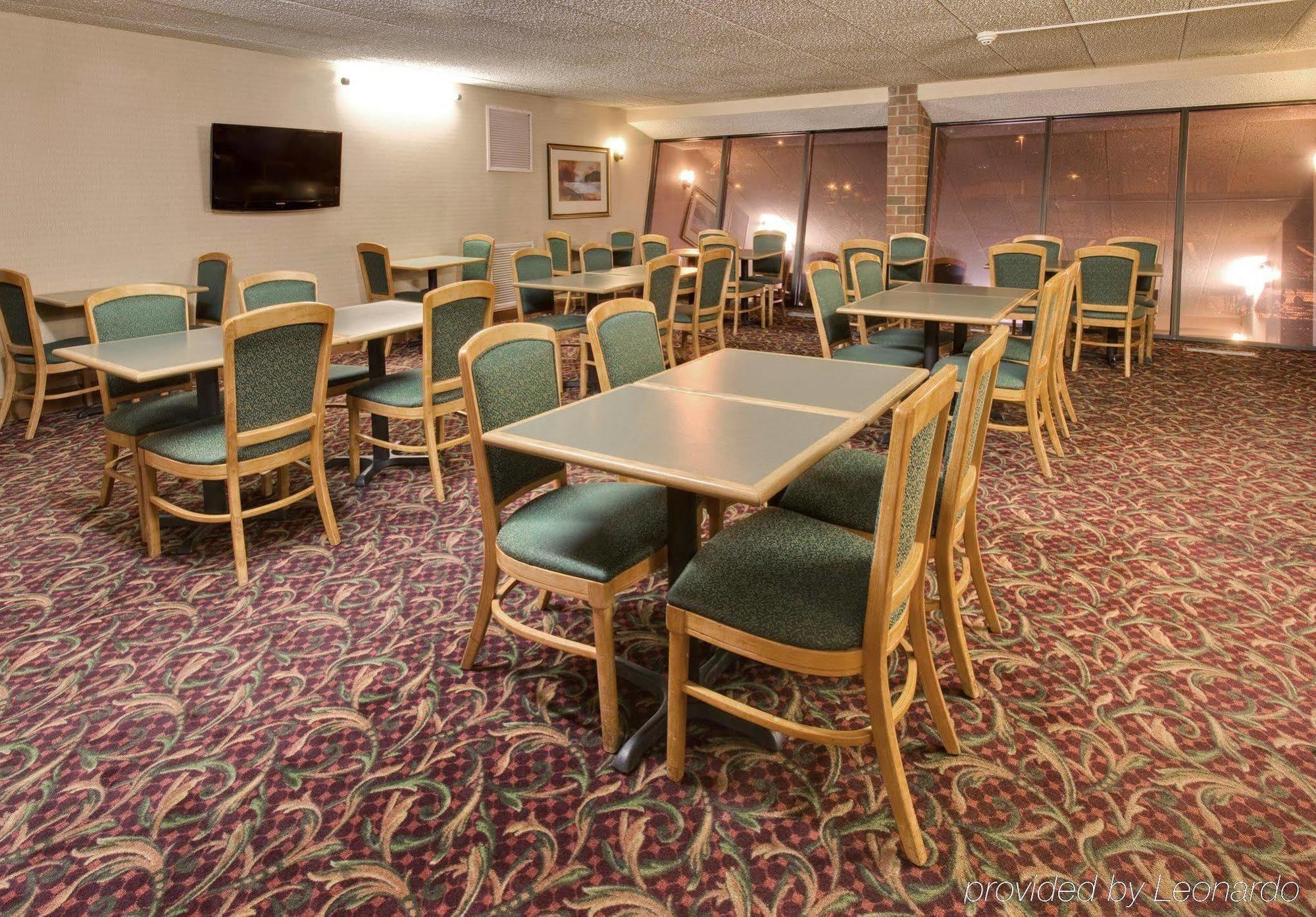 Holiday Inn Express Chicago-Downers Grove By Ihg Restoran foto